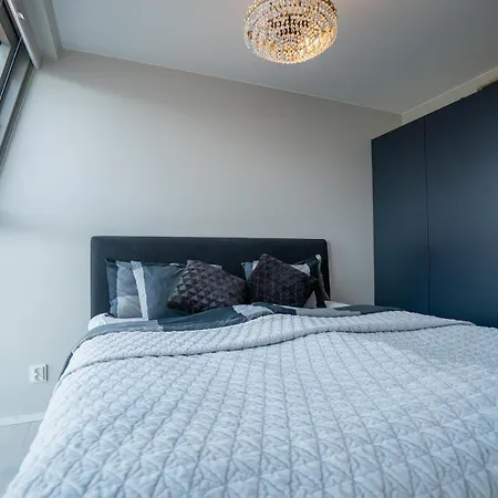 Floor With Rooftop, 1br In Great Location *