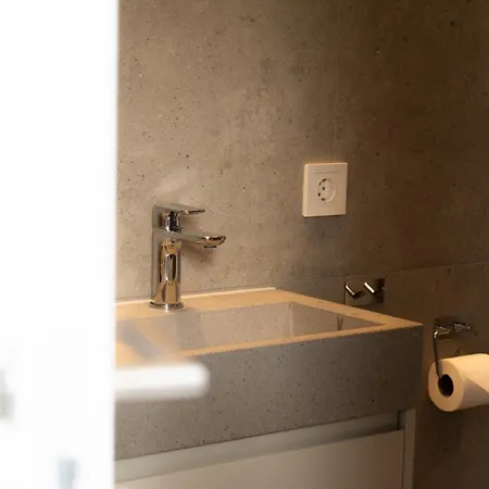 Floor With Rooftop, 1br In Great Location