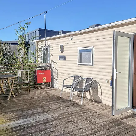 2 Bedroom Lovely In Goeteborgs *