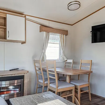 2 Bedroom Lovely In Goeteborgs *