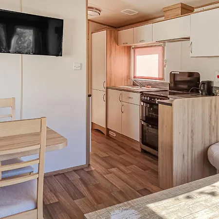 2 Bedroom Lovely In Goeteborgs *