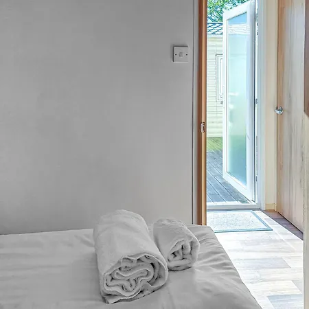 2 Bedroom Lovely In Goeteborgs
