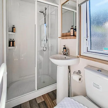 2 Bedroom Lovely In Goeteborgs Holiday home