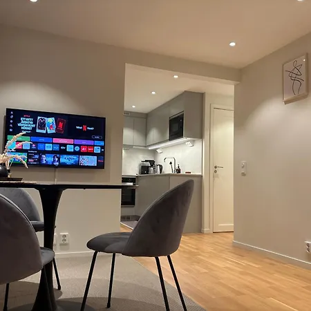 Luxurious With Free Parking