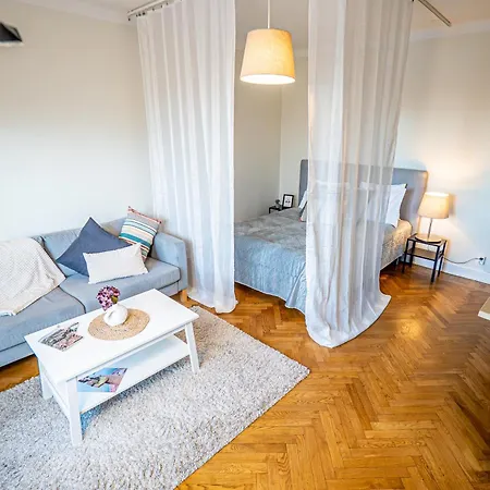 Lägenhet Spacious With Balcony Near Ullevi *