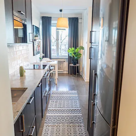 Spacious With Balcony Near Ullevi *