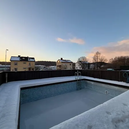 Workers House - 4 Bedroom - 7 Beds - Near Volvo - Desks Göteborg