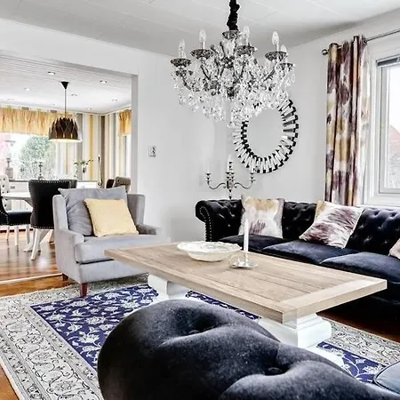 Workers - 4br - 8 Beds - 2 Kitchens - Volvo Semesterbostad *