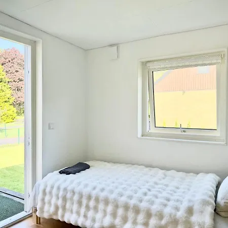 Perfect Workers - 11 Beds - 7 Bedroom - 2 Baths - Volvo