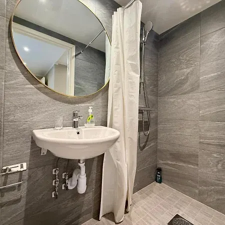 Workers Dream - 10 Bedroom - 14 Beds - Volvo Holiday home Gothenburg