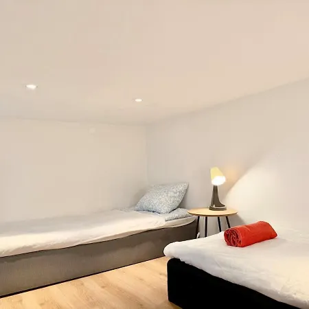 Workers - 2 Beds - Free Parking -volvo Holiday home *