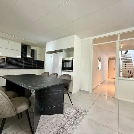 Workers - 2 Bath - 9 Beds - Parking Holiday home Gothenburg