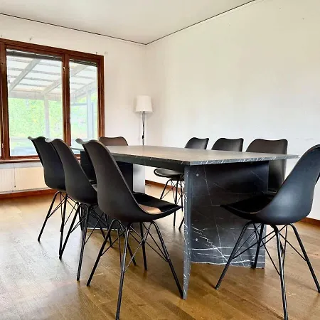 Workers - 11 Beds - Parking - Near Volvo ヨーテボリ