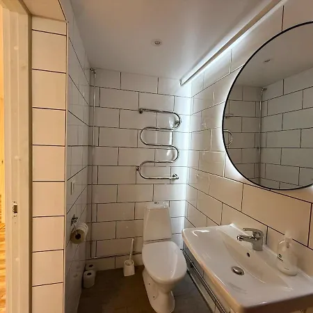 Workers Basement - 3 Bedroom - 6 Beds - 2 Baths - Parking - Volvo Сasa de vacaciones *