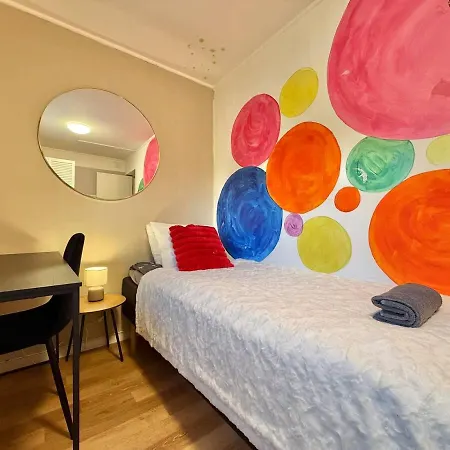 Workers House - 4 Bedroom - 7 Beds - Near Volvo - Desks 펜션 *