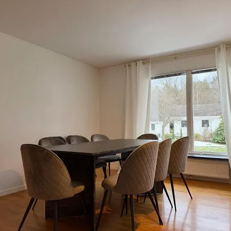 Workers Spacious Ferienhaus *