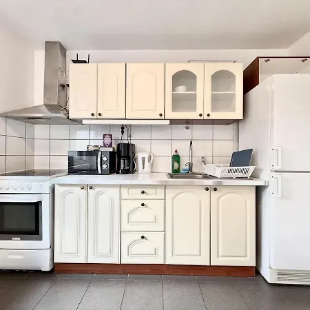 Workers - 4 Beds - Near Volvo - Parking Holiday home