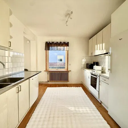 Workers Big - 5 Bedroom - 2 Bath - Volvo