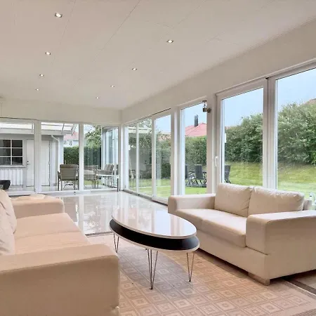 Workers - 7 Bedroom - 15 Beds - 3 Bath Holiday home Gothenburg