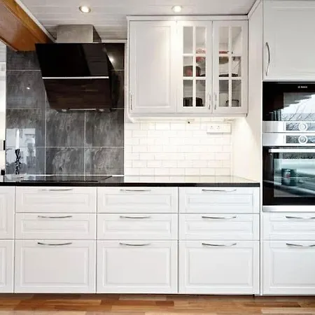 펜션 Workers - 4br - 8 Beds - 2 Kitchens - Volvo 예테보리