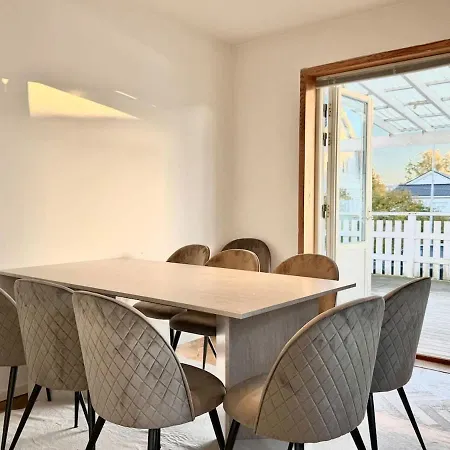 Workers Big - 5 Bedroom - 2 Bath - Volvo