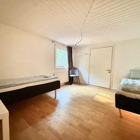 Workers - 5 Bedroom - 2 Bath - Volvo - Parking 別荘 *