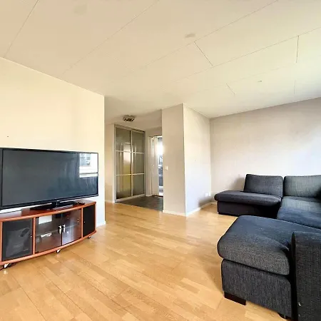 度假居 Business Groups - 4 Bedrooms - 7 Beds - Near Volvo *