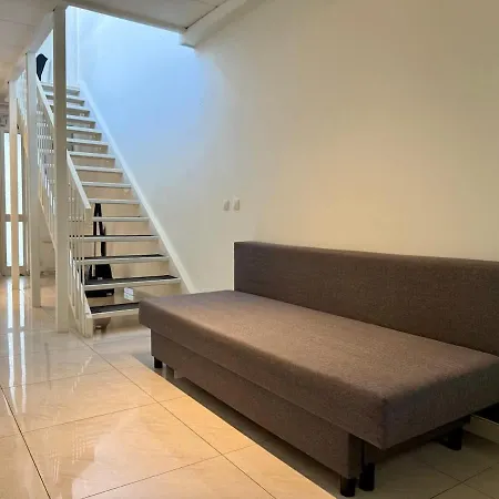 Workers - 2 Bath - 9 Beds - Parking