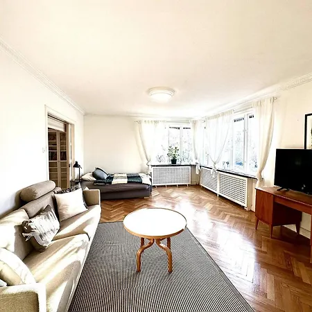 Nyaraló Family & Worker In