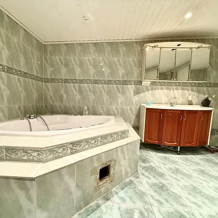 Workers - 5 Bedroom - 2 Bath - Volvo - Parking