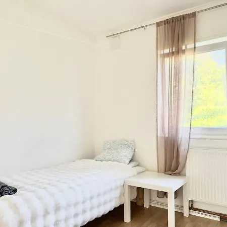 Perfect Workers - 11 Beds - 7 Bedroom - 2 Baths - Volvo Gothenburg