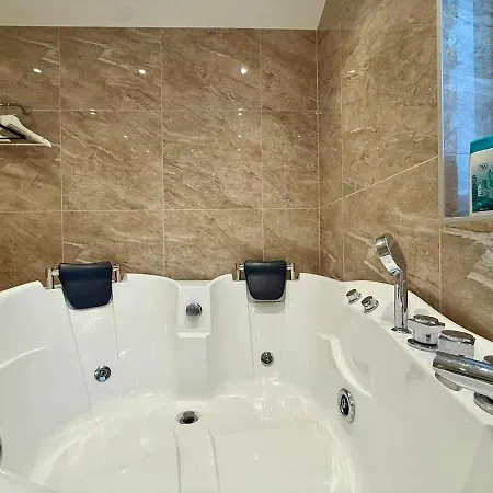 Workers - 7 Br - 15 Beds - 3 Bath Casa vacanze *