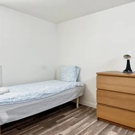 Workers - 3 Bedroom - 6 Beds - Free Parking Feriehus *