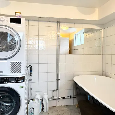 Semesterbostad 6 Beds - 4 Bedroom - For Workers - Volvo - Parking Göteborg