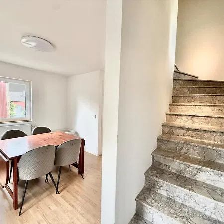 Workers - 4 Beds - Near Volvo - Parking Holiday home Gothenburg
