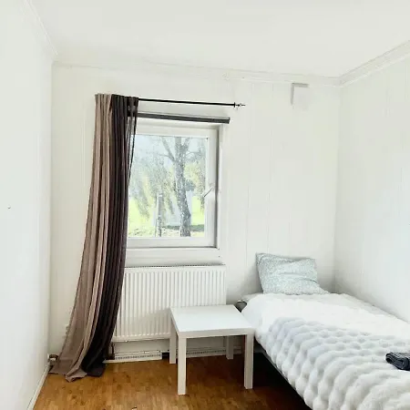 Perfect Workers - 11 Beds - 7 Bedroom - 2 Baths - Volvo * Göteborg