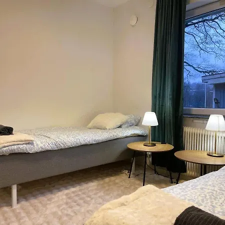 Workers - 4br - 8 Beds - Tv In Every - Parking Holiday home *
