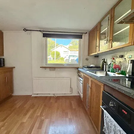 Workers - 5 Bedroom - 2 Bath - Volvo - Parking ヨーテボリ