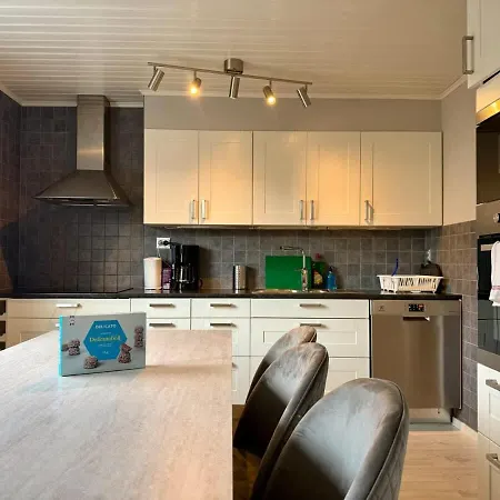 Workers - 8 Beds - 4 Bedroom - 2 Bath Дом отдыха *