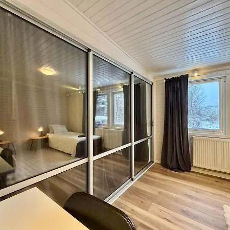 Workers Premium - 5 Bedroom - 10 Beds - Parking Semesterbostad