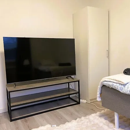 Workers - 4br - 8 Beds - Tv In Every - Parking