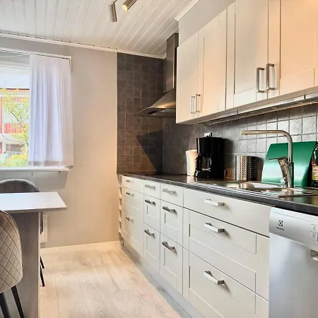 Workers - 8 Beds - 4 Bedroom - 2 Bath