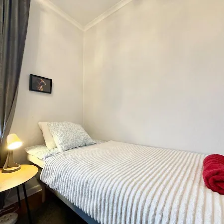 3 Beds - 3 Br - For Workers - Volvo - Parking Casa vacanze