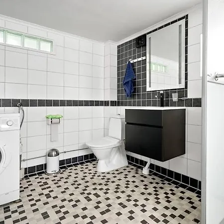 Workers - 4br - 8 Beds - 2 Kitchens - Volvo *