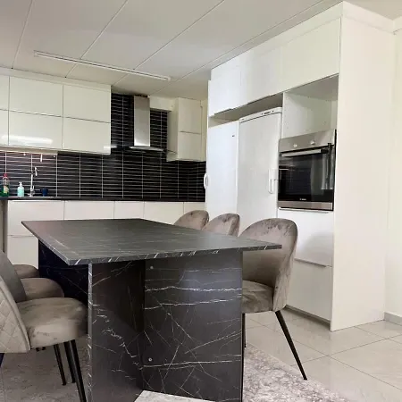 Workers - 2 Bath - 9 Beds - Parking Ferienhaus