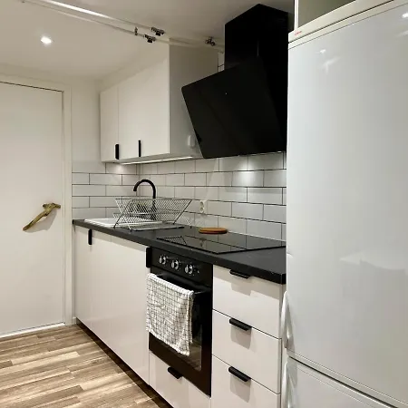 Holiday home Workers Basement - 3 Bedroom - 6 Beds - 2 Baths - Parking - Volvo Gothenburg
