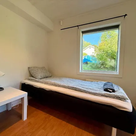 Workers - 5 Bedroom - 2 Bath - Volvo - Parking 別荘