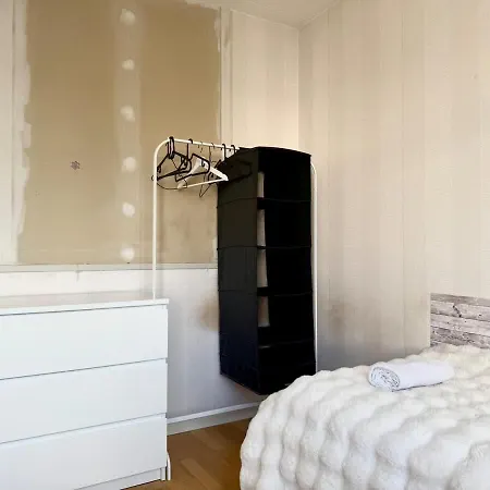 Business Groups - 4 Bedrooms - 7 Beds - Near Volvo Holiday home Gothenburg