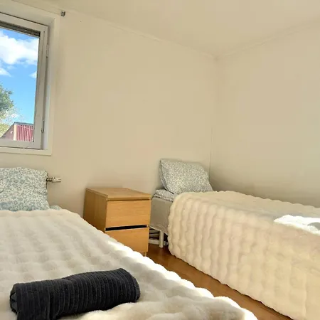 Workers • 19 Beds • 3 Kitchens • Volvo • Parking Feriehus