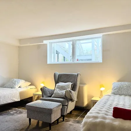 3 Beds - 3 Br - For Workers - Volvo - Parking *